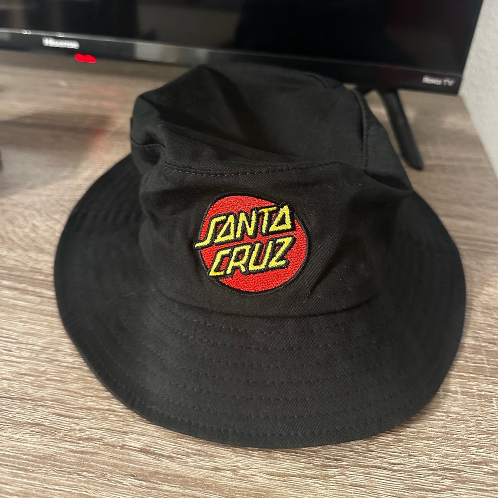 Santa Cruz bucket hat